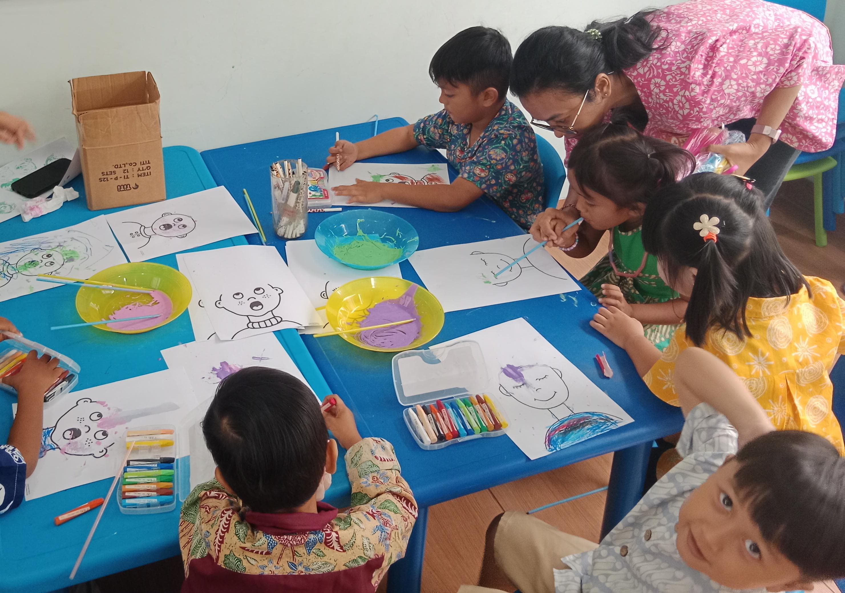 Art Club - Aktivitas melukis dan kerajinan tangan untuk mengembangkan kreativitas anak