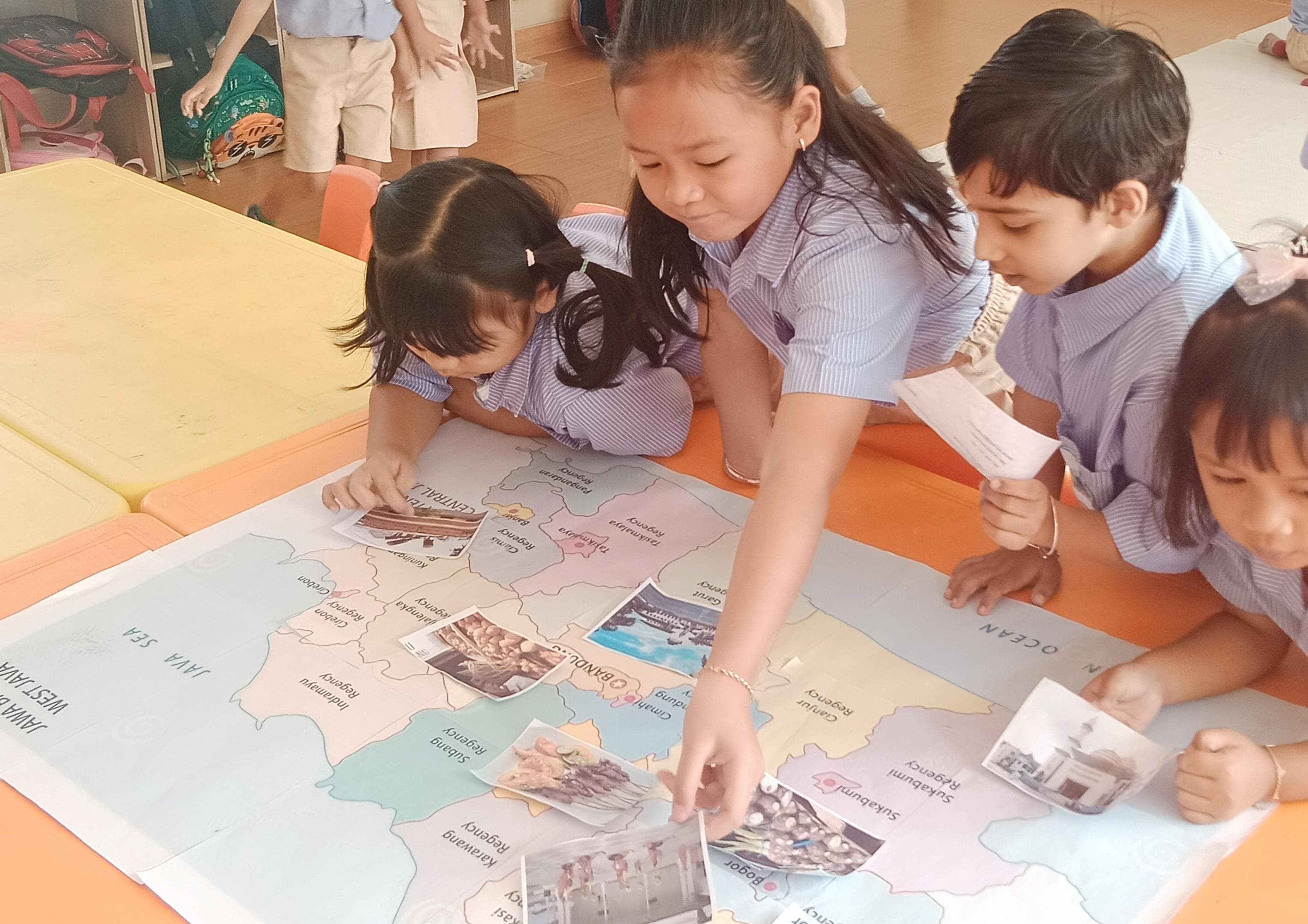 Eksplorasi Kreatif - Peta Dunia